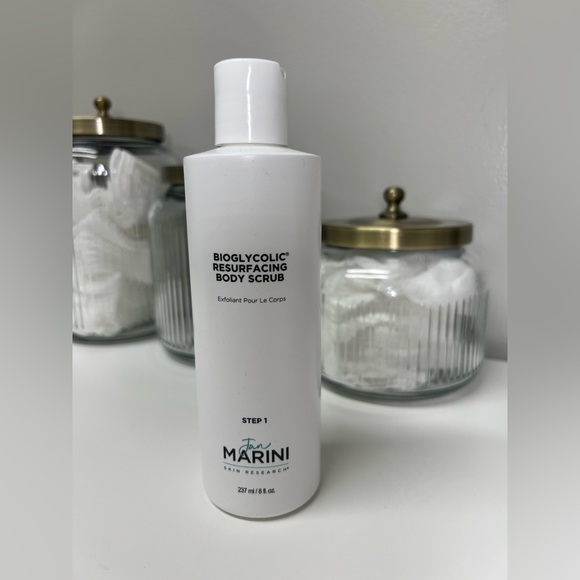 Marini White Resurfacing Body Scrub - Picture 1 of 3